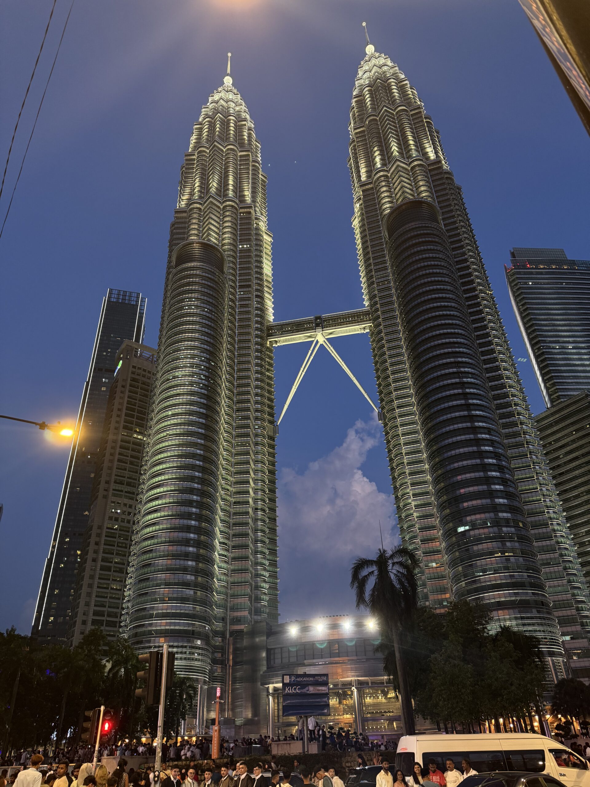 Malaysia Reisebericht: Wo Regenwald auf Skyline trifft Petronas twintower in kuala lumpur