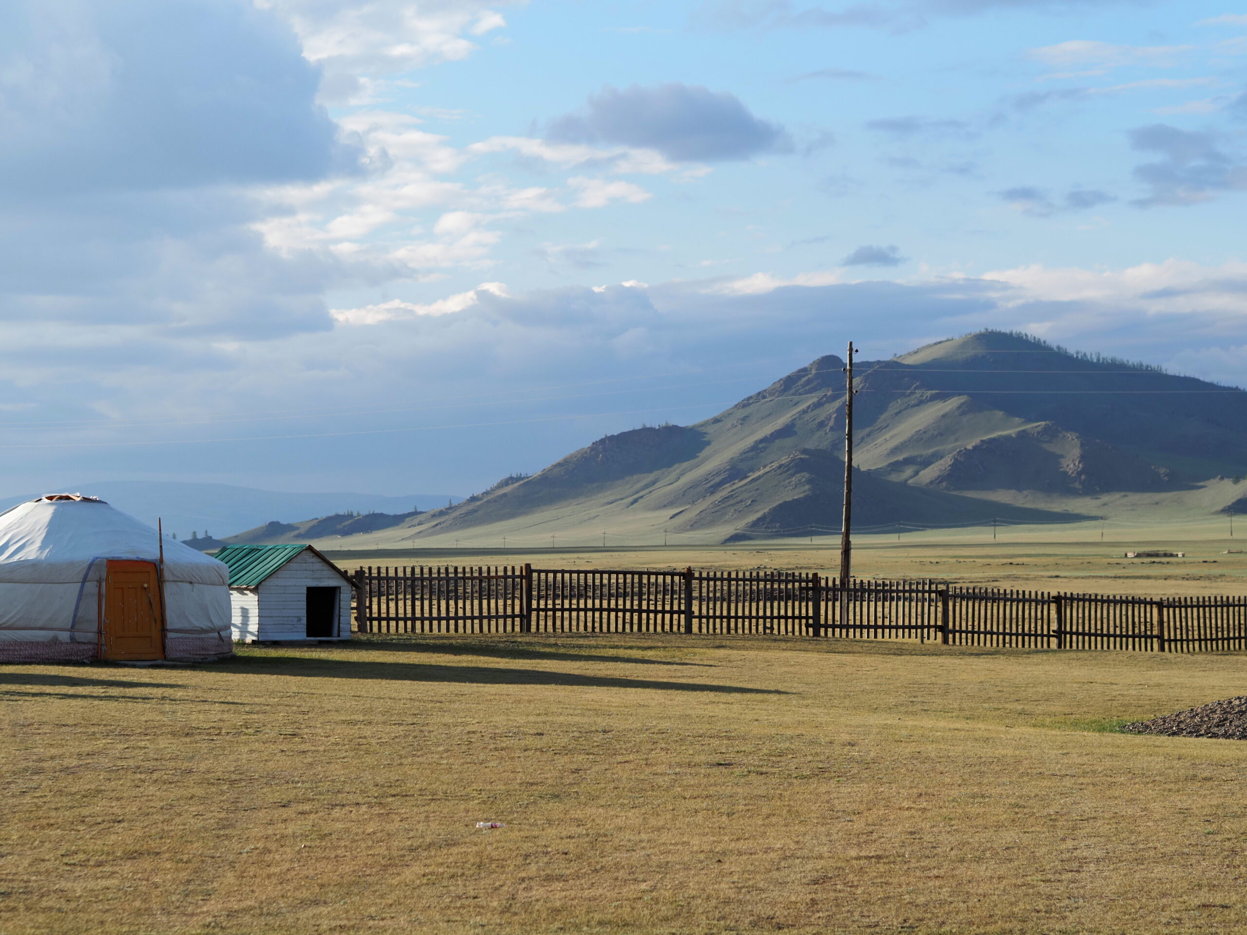 Mongolei-Landschaft-jurte
